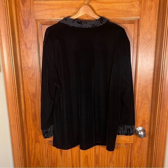 Vikki Vi Velvet Button Down Blouse with Contrasting Floral Trim Like New - Picture 5 of 5